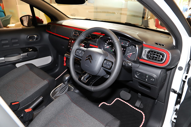 インテリアはベース車両のC3 SHINEと同じ