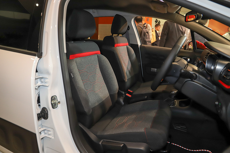 インテリアはベース車両のC3 SHINEと同じ