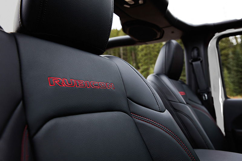 インテリアはブラックレザー仕様