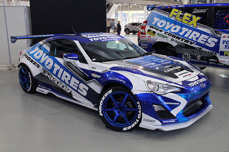 川畑選手がTOYO TIRESの契約ドライバーということで、会場にはドリフト仕様の「86」も展示