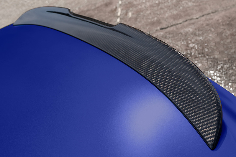 外装の要所にCFRP素材を用いる