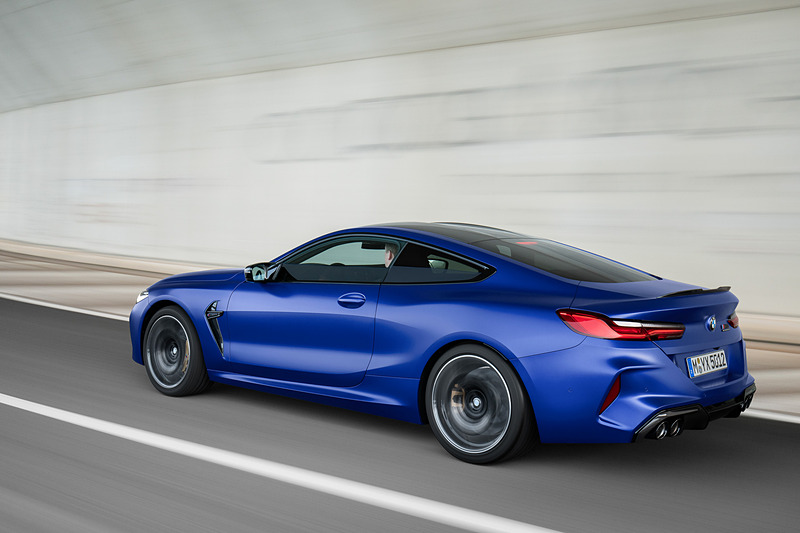 M8 コンペティション クーペの走行イメージ