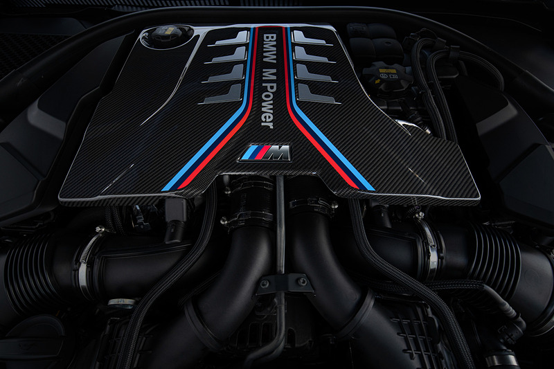 V型8気筒4.4リッターツインパワーターボエンジンは最高出力460kW（625HP）/6000rpm、最大トルク750Nm/1800-5600rpmを発生