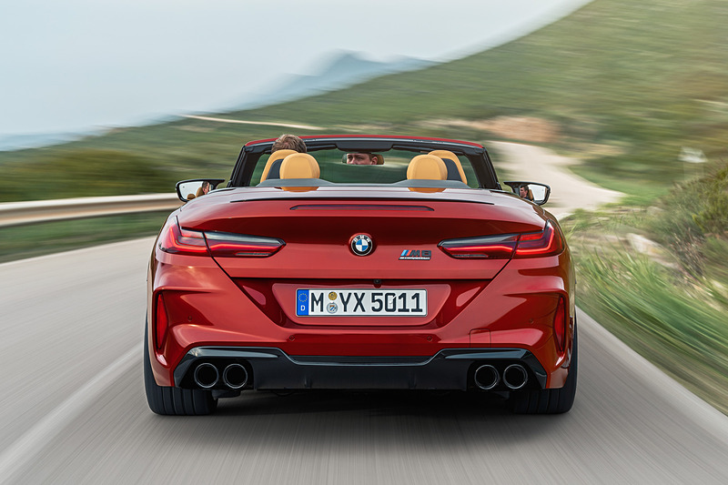 M8 コンペティション コンバーチブルの走行イメージ