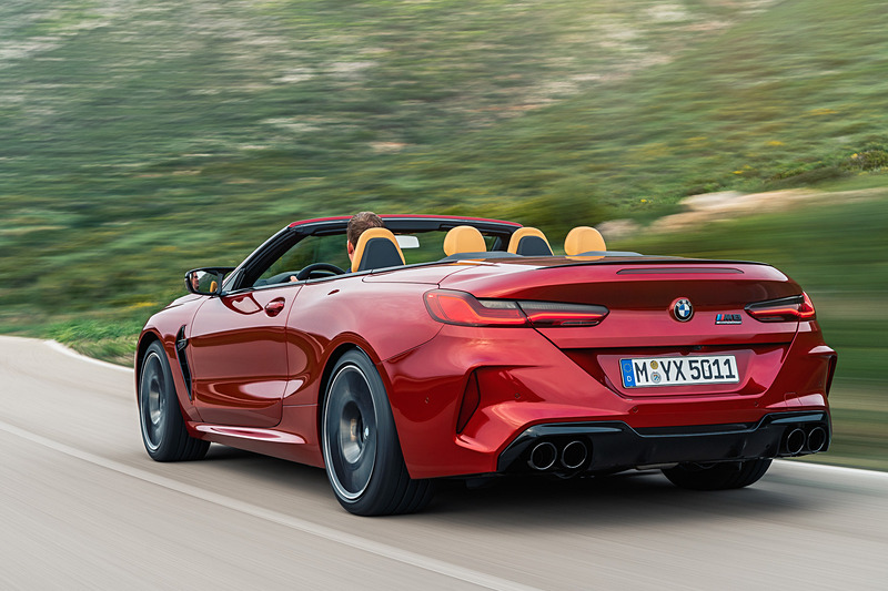 M8 コンペティション コンバーチブルの走行イメージ