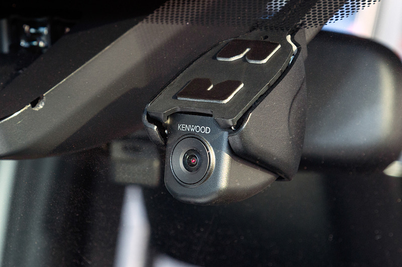 フロントカメラ部。本体が別体だからこそのコンパクトさ