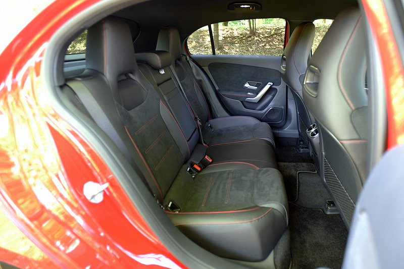 インテリアもA 180シリーズと同様の装備となる