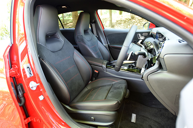 インテリアもA 180シリーズと同様の装備となる