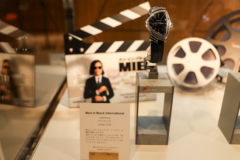 実際に劇中で着用された時計も展示。近くでよく見ると、撮影時についたであろう傷がいくつか見える。写真では捉えきれなかったので、気になる方はぜひ足を運んでみていただきたい