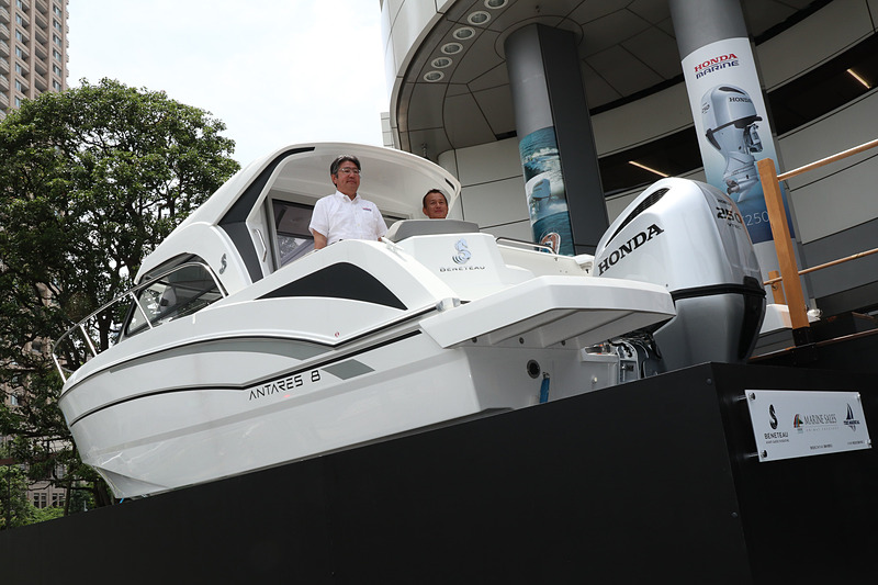 ベネトウ製クルーザー「アンタレス 8」