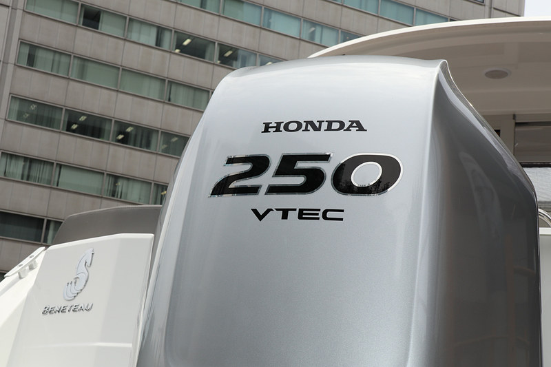製品名の数字は連続最大出力を示しており、BF250は250PSを発生。船舶では船体ごとに「最大搭載馬力」が設定され、これに沿ってホンダでは25PS刻みで製品をラインアップしているという