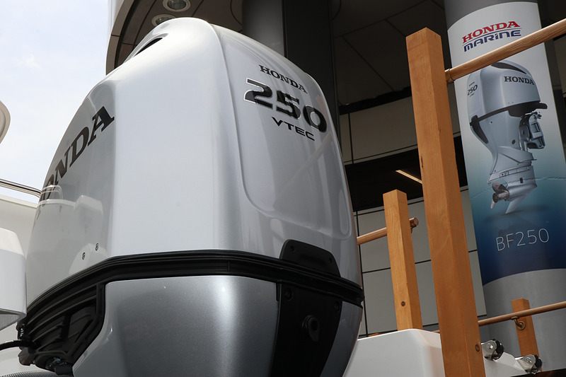 製品名の数字は連続最大出力を示しており、BF250は250PSを発生。船舶では船体ごとに「最大搭載馬力」が設定され、これに沿ってホンダでは25PS刻みで製品をラインアップしているという