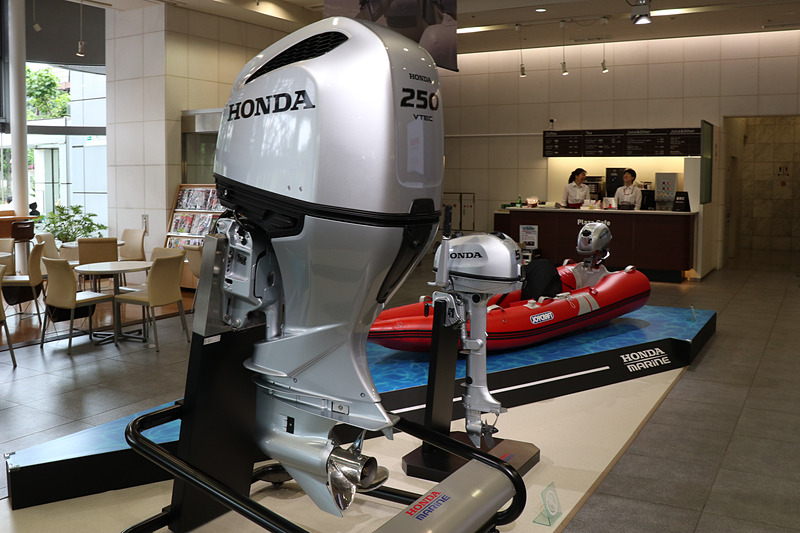 屋内展示されていたBF250は、2018年12月に一部改良して発売された、DBWではない「メカタイプ」の製品