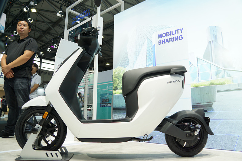 電動化モビリティの電動2輪車「V-GO」