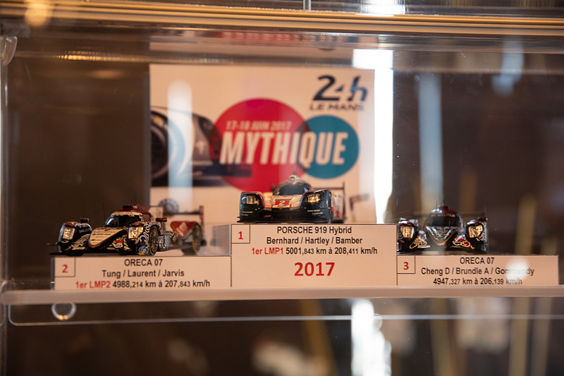 各年の参加車両のミニカーも展示