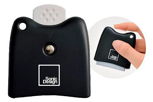 簡単なアンケートに答えると、ソニックデザインのロゴをあしらったオリジナル液晶クリーナーがもれなくプレゼントされる（ニッポンレンタカー千歳空港営業所のみ実施）