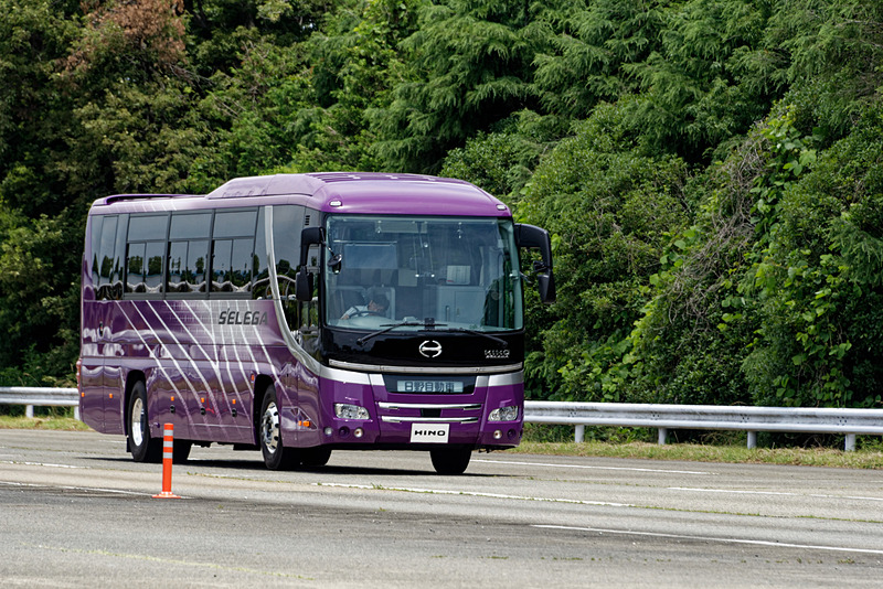 ドライバーが運転中に倒れると自動停止する「EDSS（自動検知型式）」などをデモ