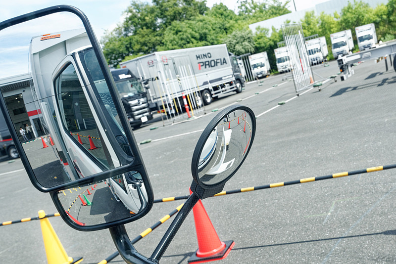 ミラーで見るとこの近さ