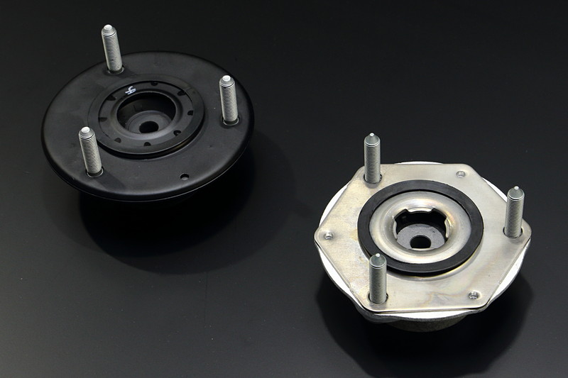 フロントサスペンションのアッパーサポートも鉄製（左）からアルミ製（右）に変更