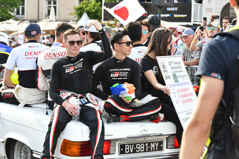 決勝前日となる金曜日、ル・マン市内でパレードが行なわれた