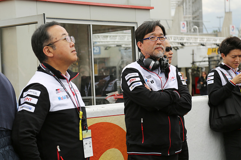 ポールポジションの7号車を取り巻く風景