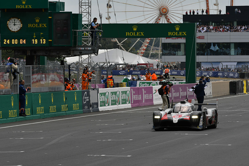 現地時間15時過ぎに、24時間レースのゴール