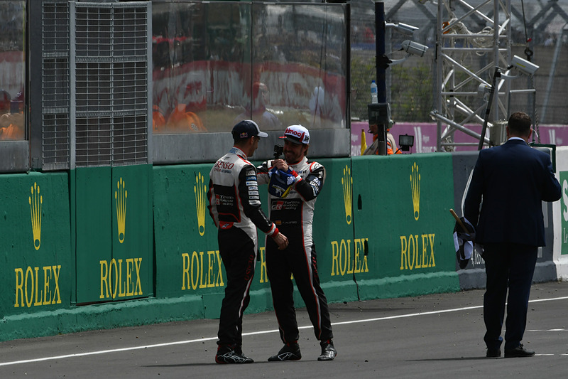 ブエミ選手にインタビュー？