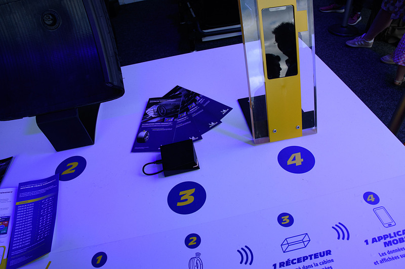 送受信機とスマホ