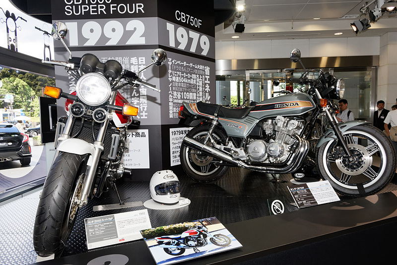 年代ごとの代表的なCBを展示