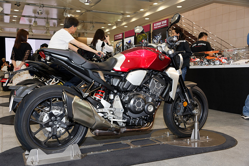 梅本さんによれば「ガチャピンっぽい」というCB1000R