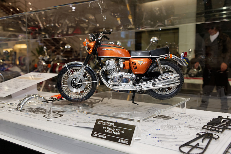 CB750Fのプラモデルをはじめ、模型も多数展示