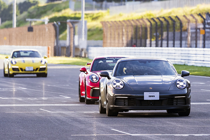 プログラムの最後に新型911もコースを走行
