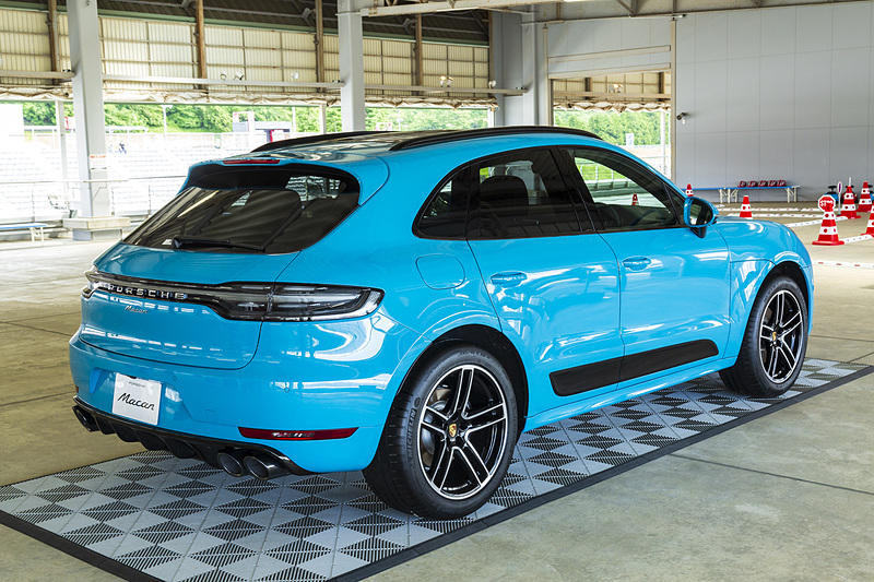 こちらはマカン。ボディカラーはマイアミブルー