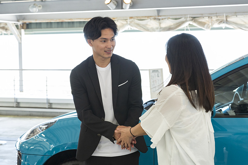 Porsche Driving Athleteの1人、南野拓実選手が登場。ファンサービスを行なった