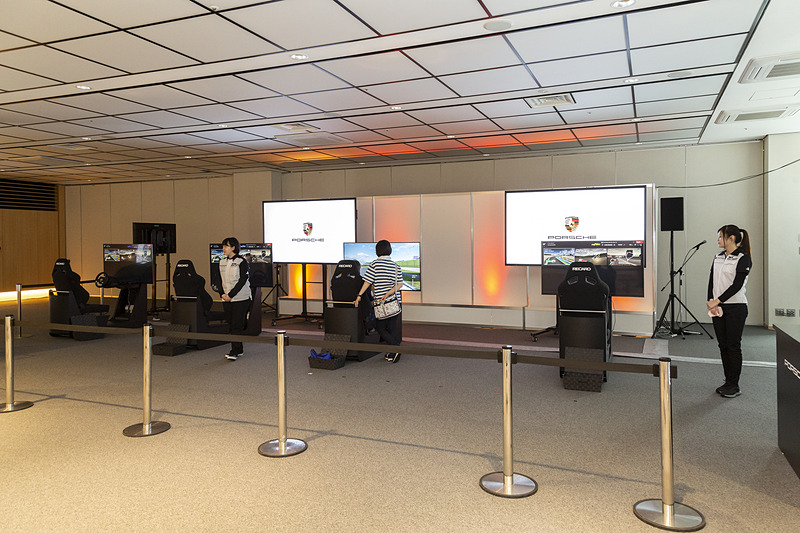 Porsche Esports Racing Japan Season 1が行なわれた会場。大会前には自由にプレイできる時間も設けられていた