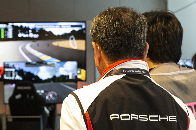 ポルシェジャパン株式会社 代表取締役 社長 七五三木敏幸氏もレースの行方を見守る