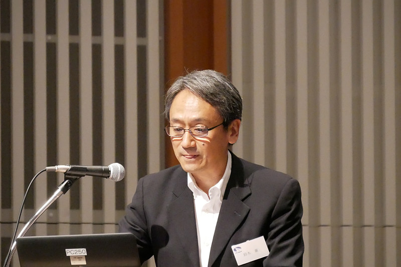 鈴木薫氏は統合的移動サービス実現への取り組みを説明