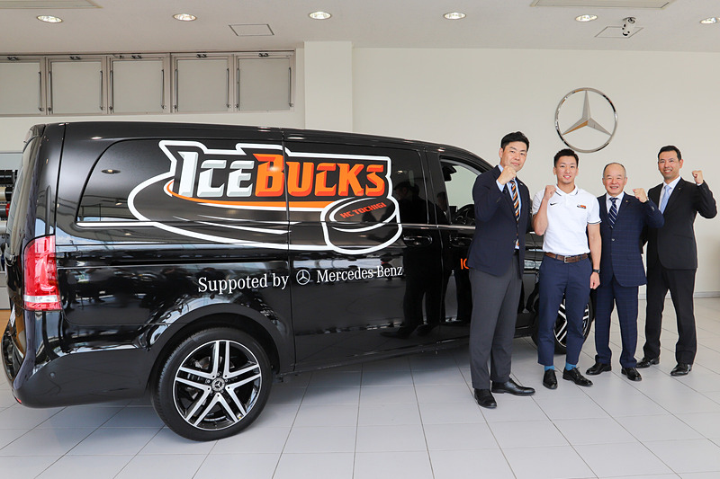 メルセデス・ベンツ日本がH.C.栃木日光アイスバックスにメルセデス・ベンツ「V 220 d アバンギャルド ロング」を提供。ヤナセがセレモニーを開催した