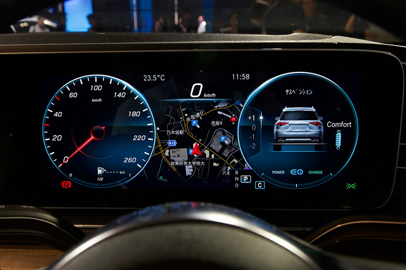 新型GLEのインテリア。メーターとセンターディスプレイを1枚のガラスでシームレスに接続