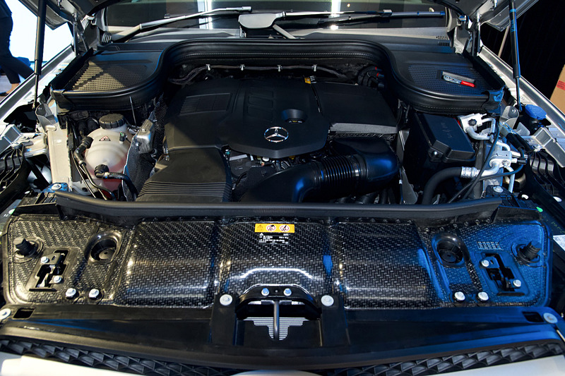 最高出力180kW（245PS）/4200rpm、最大トルク500Nm/1600-2400rpmを発生する直列4気筒DOHC 2.0リッタークリーンディーゼルターボ「OM654」型