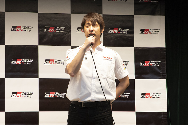 ラスト1時間での2度のタイヤ交換は、空気圧センサーのうち右フロントとリアの配線を入れ違えていたために起きたトラブルだった