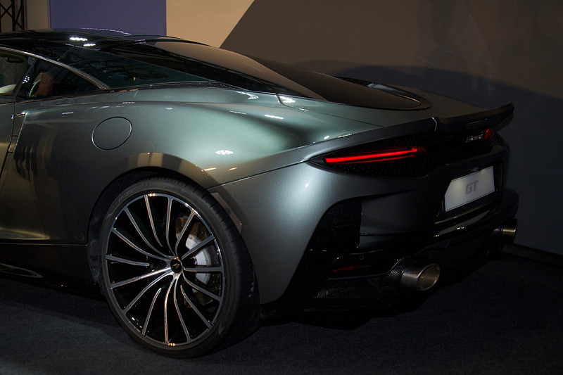 「モノセルII-T」モノコックと呼ばれるシャシーを採用したカーボンファイバー製ボディの重量は1530kg