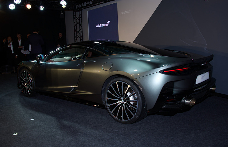 マクラーレン GTのボディサイズは4683×2095×1213mm（全長×全幅×全高）