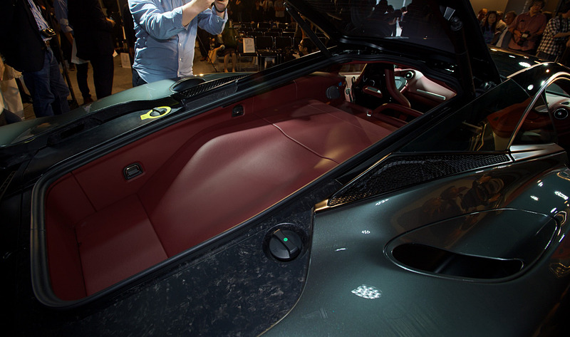 マクラーレン GTのリアゲート下に420Lの、フロントに150Lの収納スペースを用意