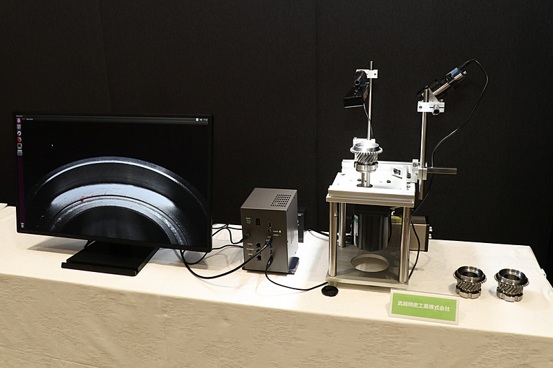 会場で展示されたAI外観検査ボックス「Neural Cube」