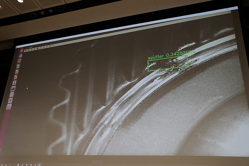AOIでスパッタを検出しているシーン