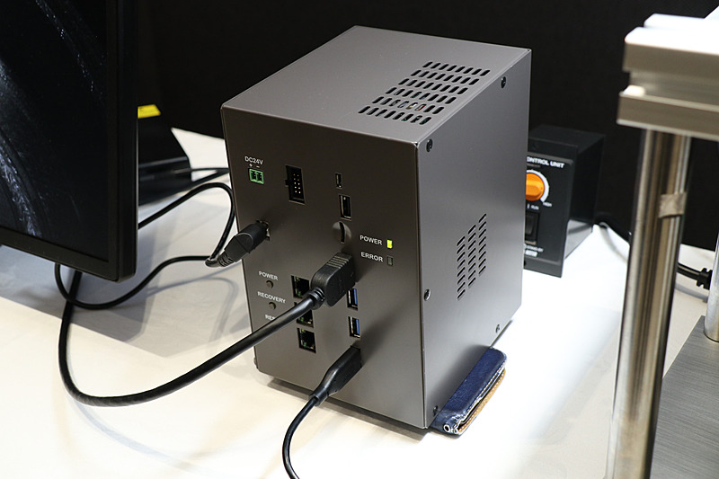 Neural CubeはHDMIやUSB 3.0、イーサーネットポート、microSDスロットなど多彩なインターフェイスを備える