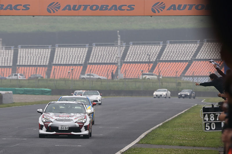 第1ヒートに続いて第2ヒートもトップでチェッカー！