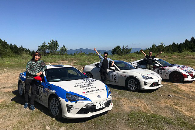 オートポリスへの道中を共にした12号車の今井清則選手と808号車の木下智裕選手。その節はお世話になりました！