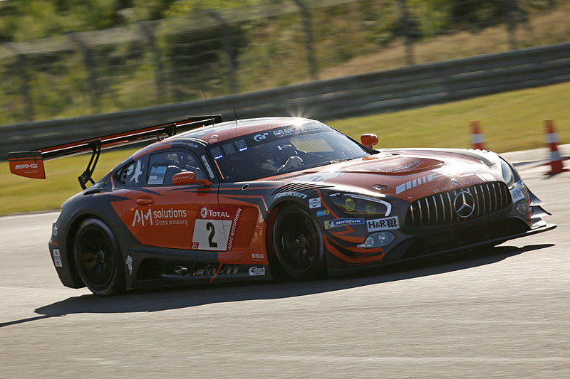 ポールを獲得した2号車 Mercedes-AMG GT3（アダム・クリストードゥールー/マルコ・エンゲル/マヌエル・メッツガー/ダーク・ミューラー組）